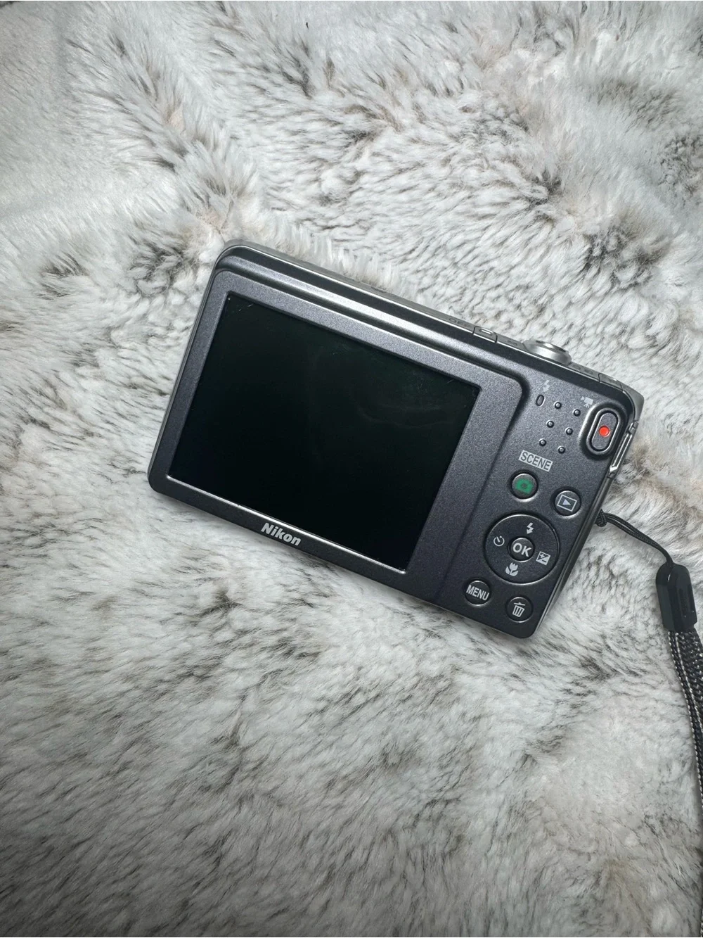Nikon COOLPIX S3700 20.1MP Silver Camera 8x Zoom  TESTED